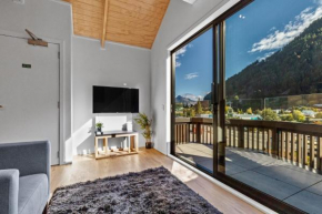 Alex Apt with onsite Gym and walk to town